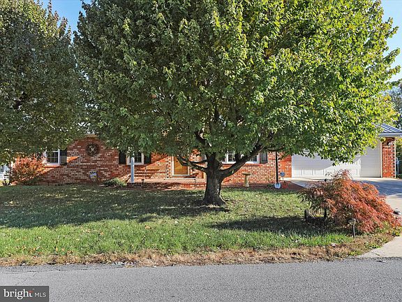 3rd image of 647 Mimosa Dr