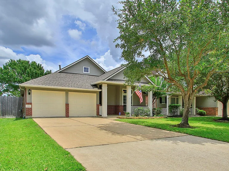 19830 Sternwood Manor Dr — Photo 4