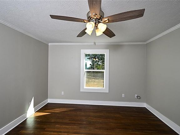 4th image of 1614 Oakland St