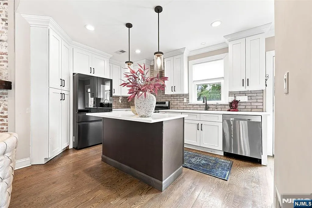 3 bed, 3.5 bath, $5,000 — Photo 1