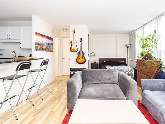 2nd image of 2740 N Pine Grove Ave APT 15