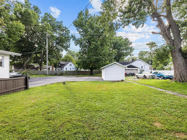 3202 W Main St — Photo 18