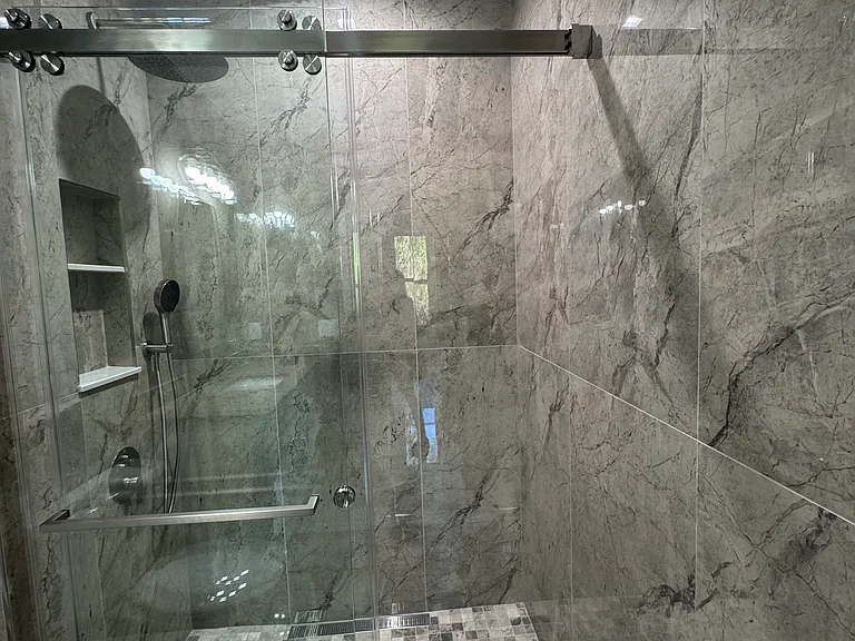 first floor bedroom full bath. porcelain tile throghout