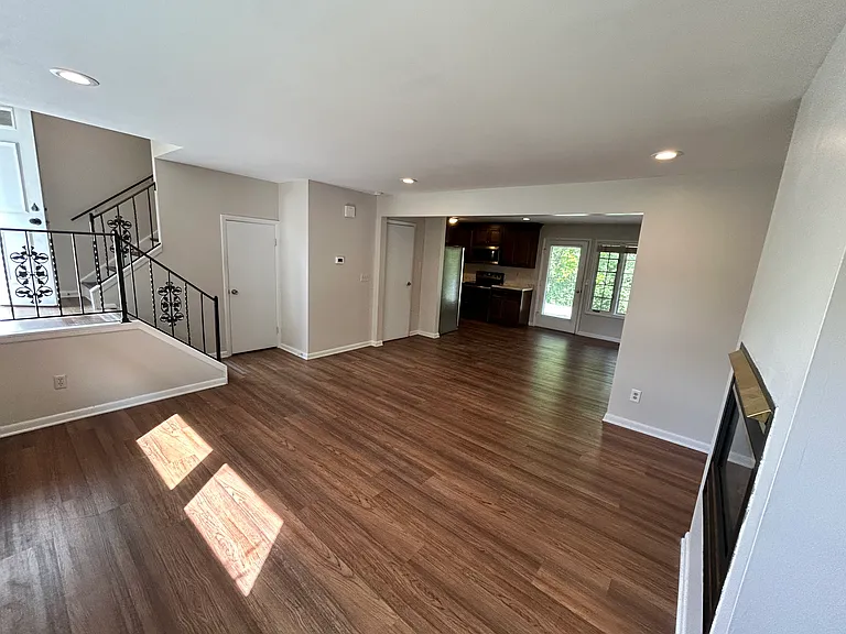 132 Kathleen Dr — Photo 6