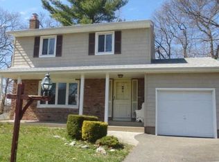 12 Schuyler Dr, Commack, NY 11725