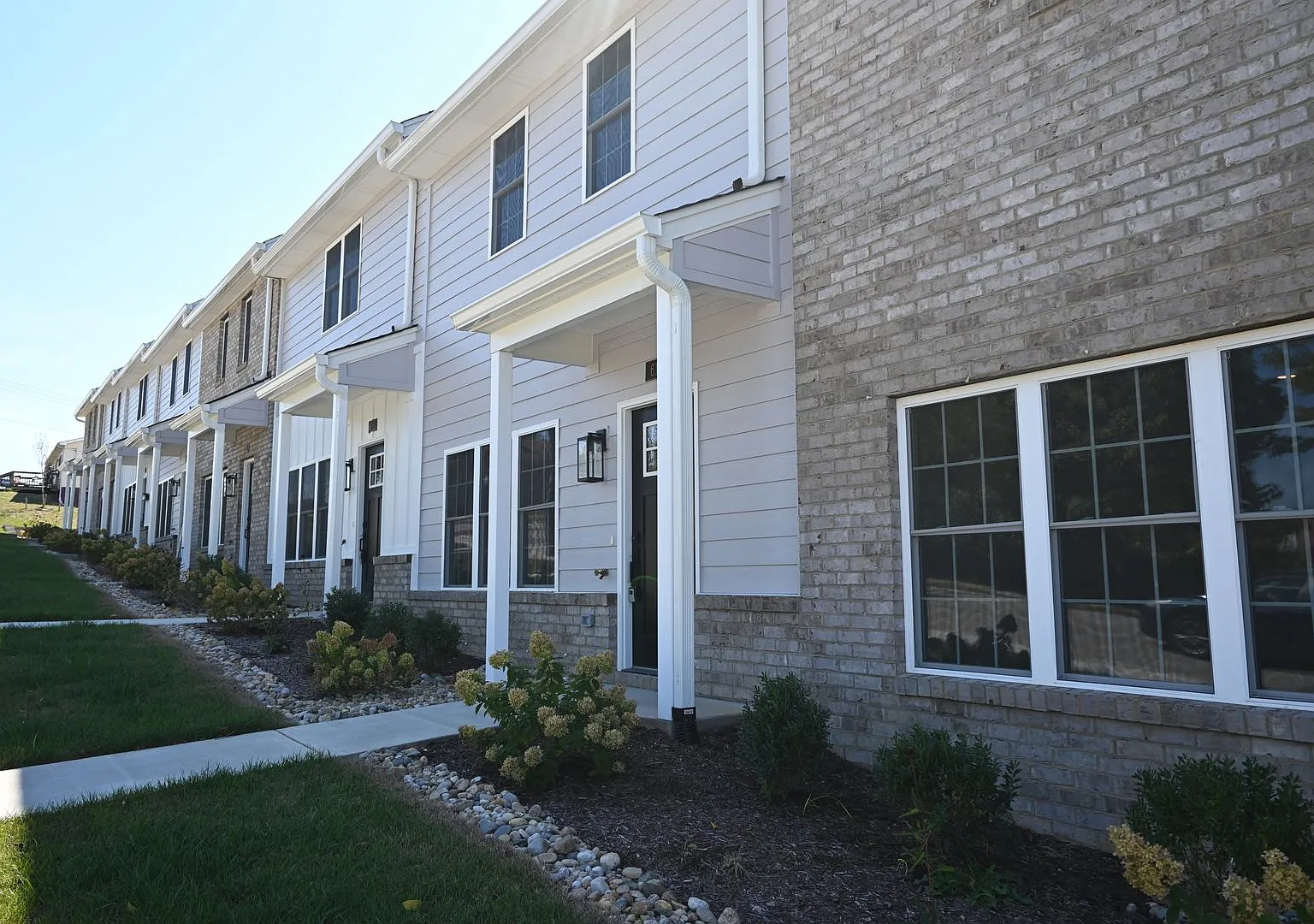 2 Bed 2.5 Bath End Unit Townhome — Photo 4