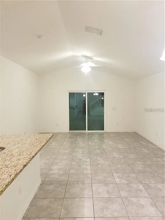 4 bed, 2.0 bath, 1986 sqft, $2,400 — Photo 4