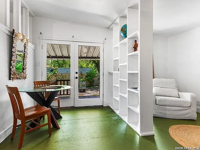 2213 N Flores St — Photo 22