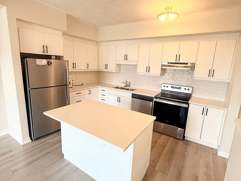 261 Woodbine Ave #65 — Photo 4