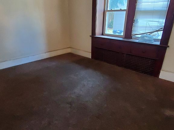 4th image of 60 Brighton Dr