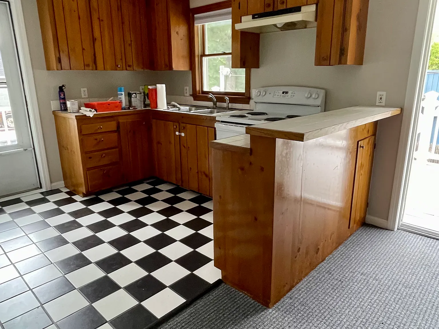 2 bed, 650 sqft, $2,200 — Photo 3