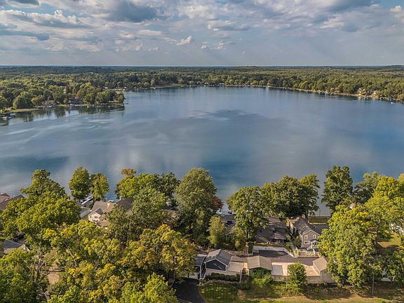4th image of 66 Cavanaugh Lake Rd