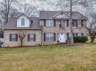 226 Stone Castle Ln, Powell, TN 37849