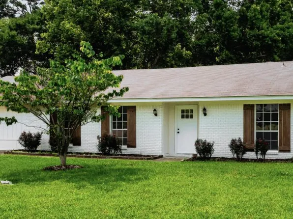 18 Crossgates Dr, Brandon, MS 39042