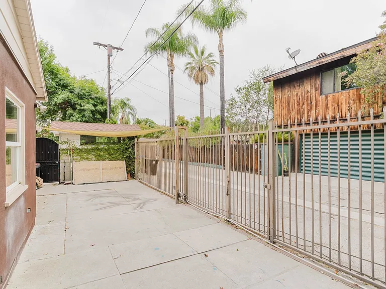 13405 Tiara St — Photo 49
