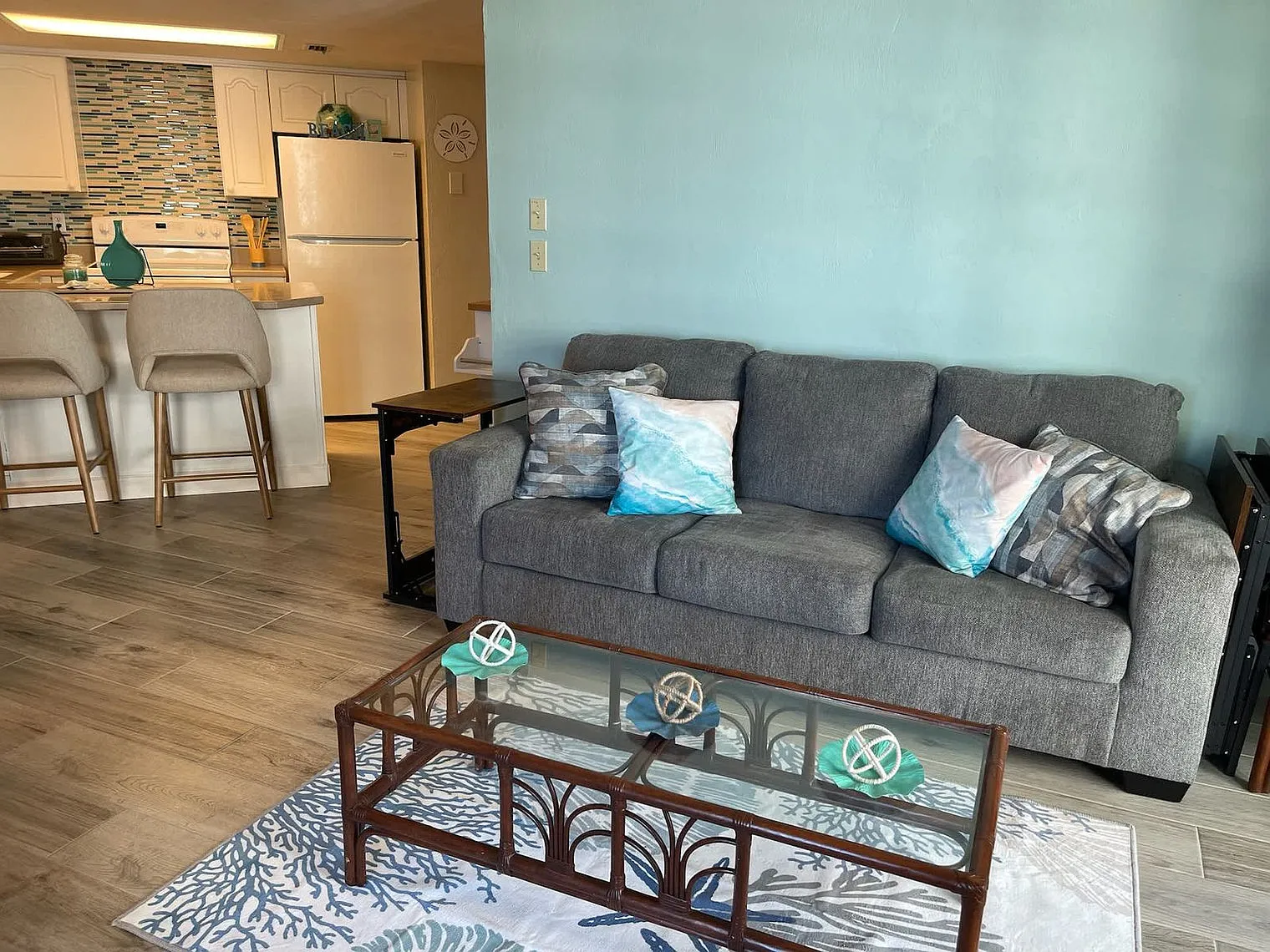 2 bed, 2.0 bath, 1097 sqft, $2,969 — Photo 2