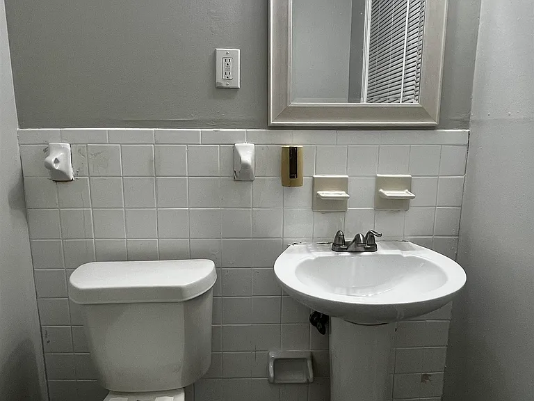 2547 Courtney Dr — Photo 15