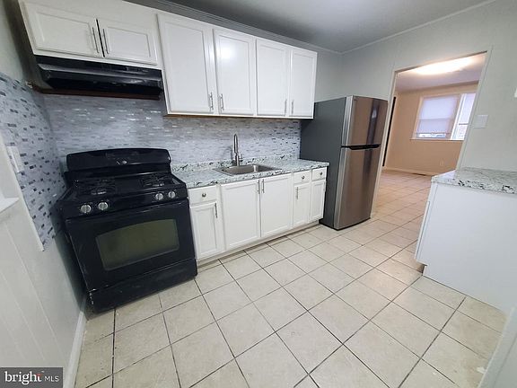 2nd image of 185 Kinsley Rd