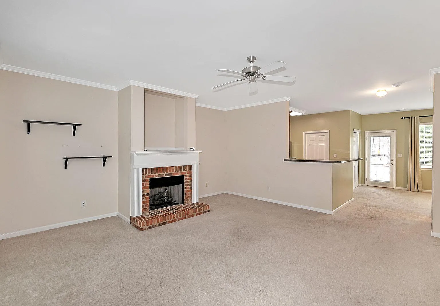 2 bed, 2.5 bath, 1394 sqft, $2,000 — Photo 3