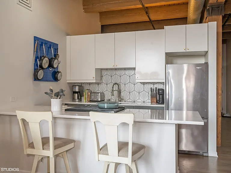 728 W Jackson Blvd #217 — Photo 6
