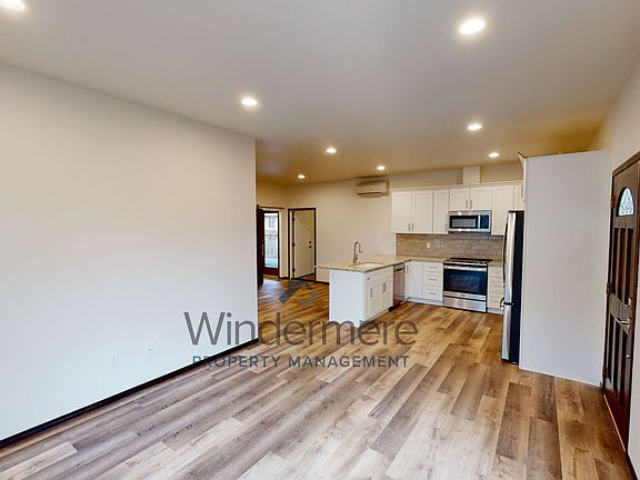 2nd image of 724 Clark St #1/2