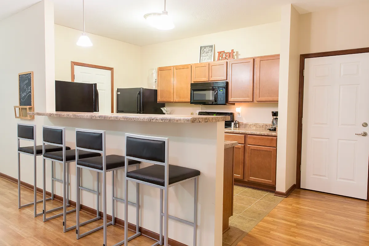 Building Photo - Prairie Pointe Student Living