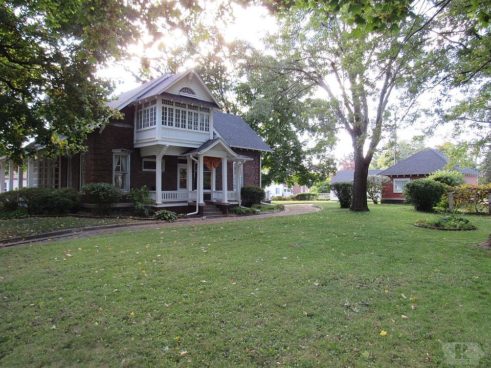 1st image of 416 B Ave E