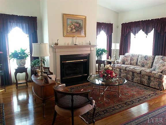 3rd image of 1037 Doulton Cir
