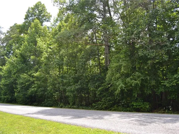146 & 147 Briarwood Dr, Walnut Cove, NC 27052