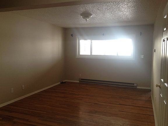 3rd image of 611 Spring Creek Dr
