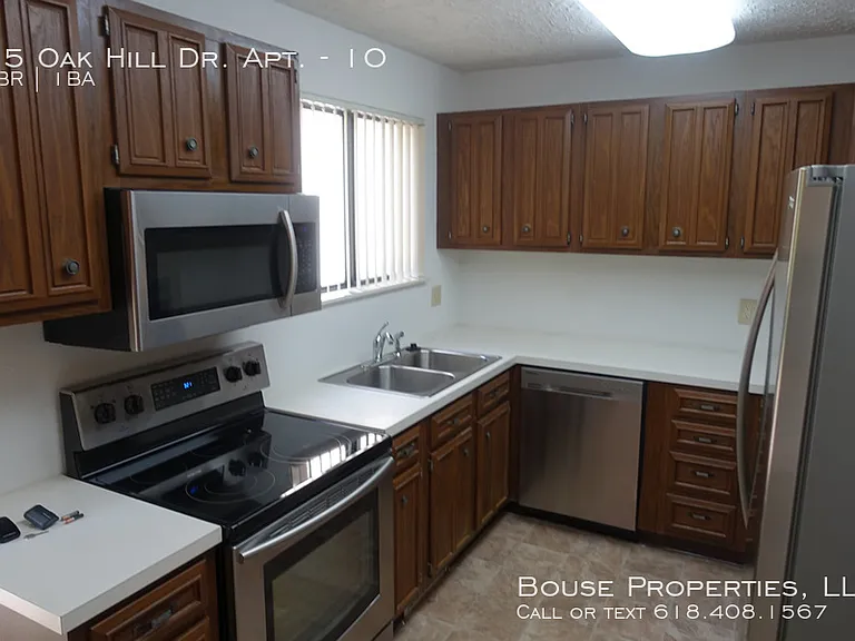 55 Oak Hill Dr #10 — Photo 3