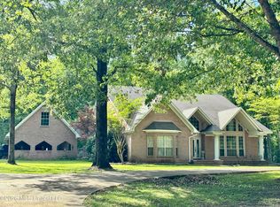 621 S Springlake Cir, Terry, MS 39170