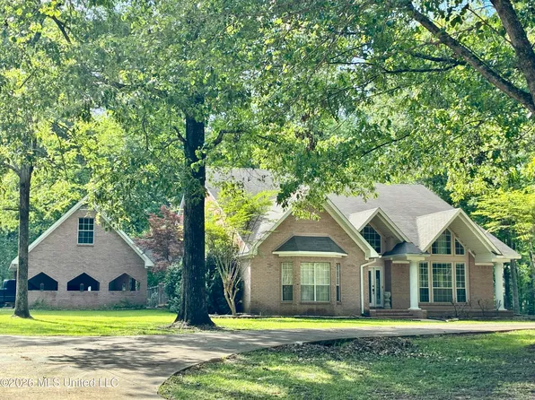 621 S Springlake Cir, Terry, MS 39170