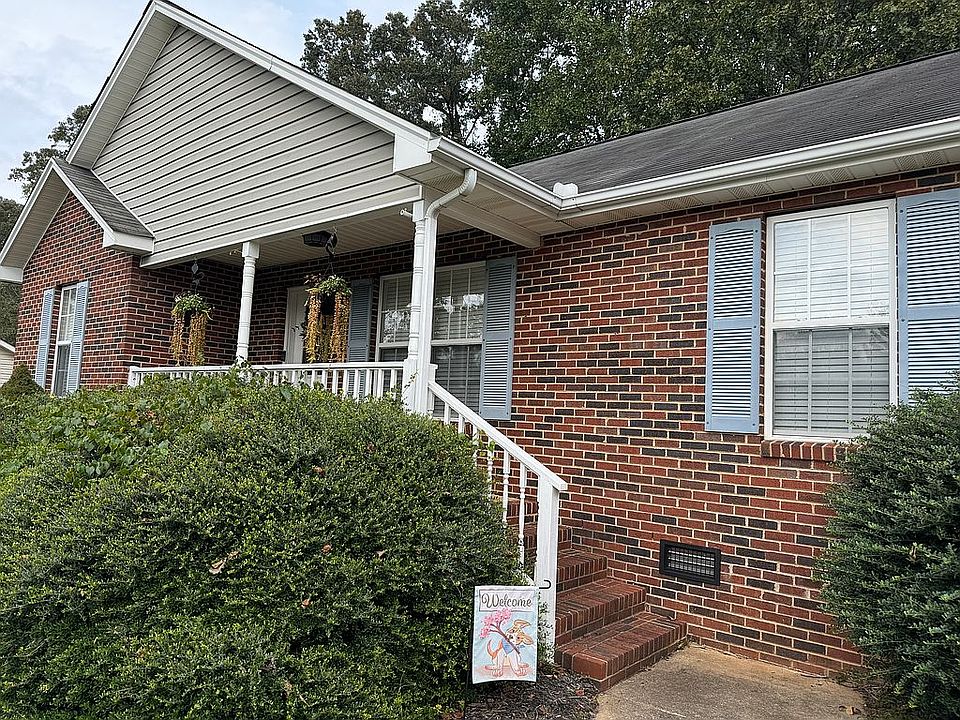 1st image of 846 Courtyard Dr