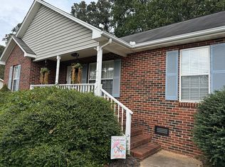 846 Courtyard Dr, Newton, NC 28658