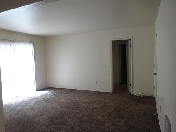 4th image of 6360 Whippoorwill St #2