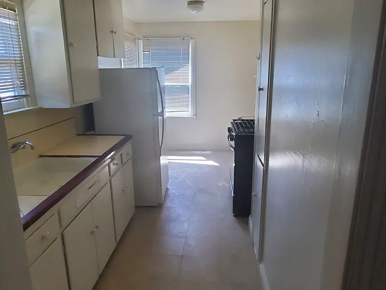 2014 Mayfair Dr W — Photo 4
