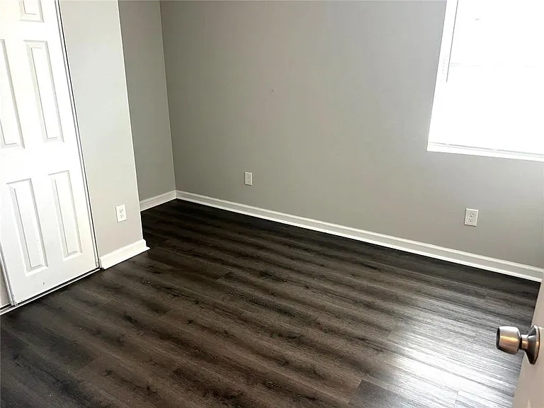 566 Rockwell St SW — Photo 5