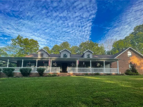 2002 Laurel Ridge Rd, Culloden, WV 25510