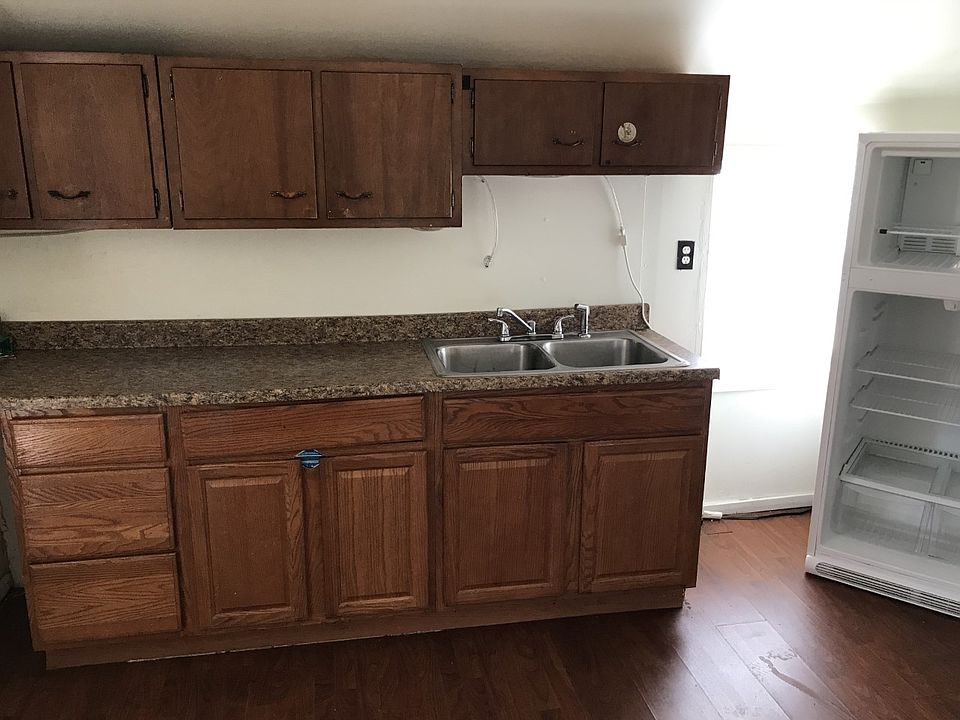 2nd image of 602 W 3rd St #2