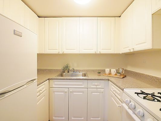 5th image of 327 E 34th St APT 2E