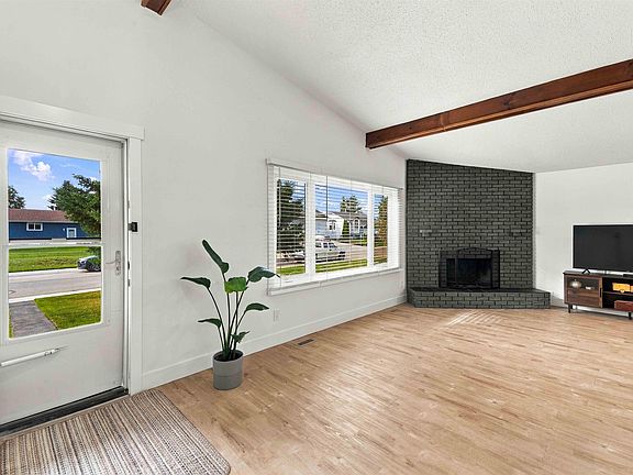 4th image of 5907 53a Ave