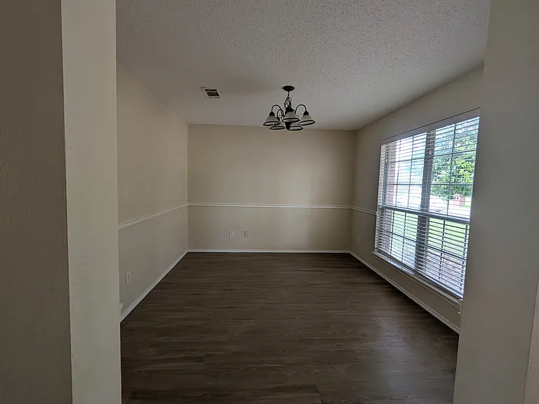 9812 Coolidge Dr — Photo 2