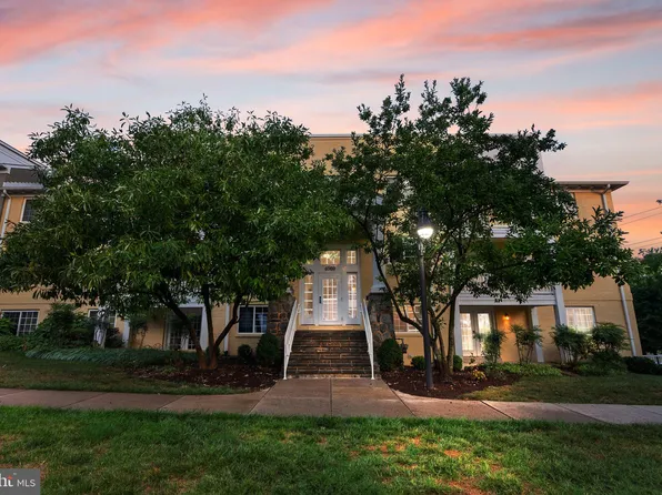 4069 S Four Mile Run Dr Unit 204, Arlington, VA 22204