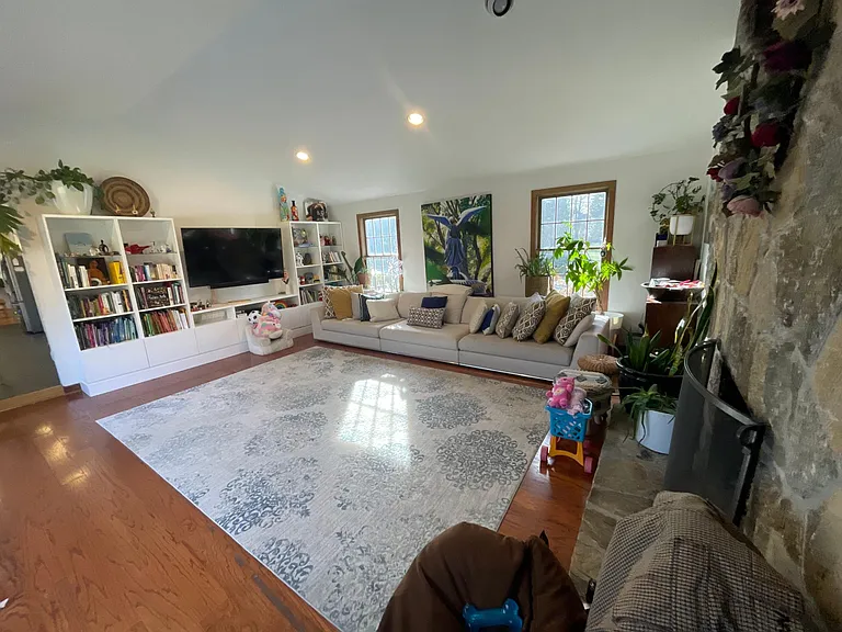 140 Adirondack Dr — Photo 6