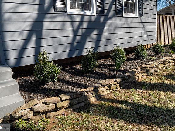 5th image of 13020 Saint Charles Pl