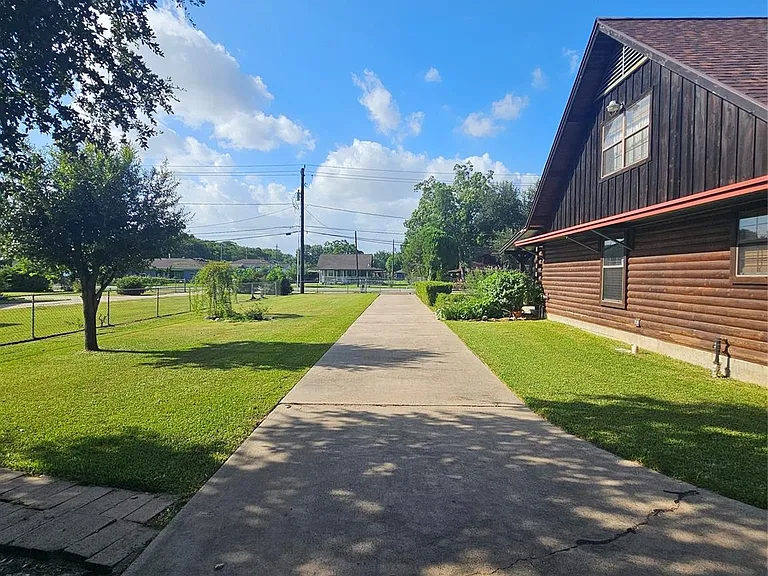 2612 Primrose Dr — Photo 10