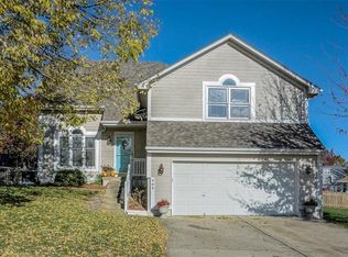 904 Hawthorne Dr, Liberty, MO 64068