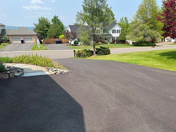 4th image of 56 Mountain Brook Dr