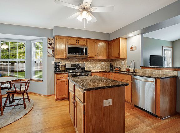 3rd image of 315 W Streamwood Blvd